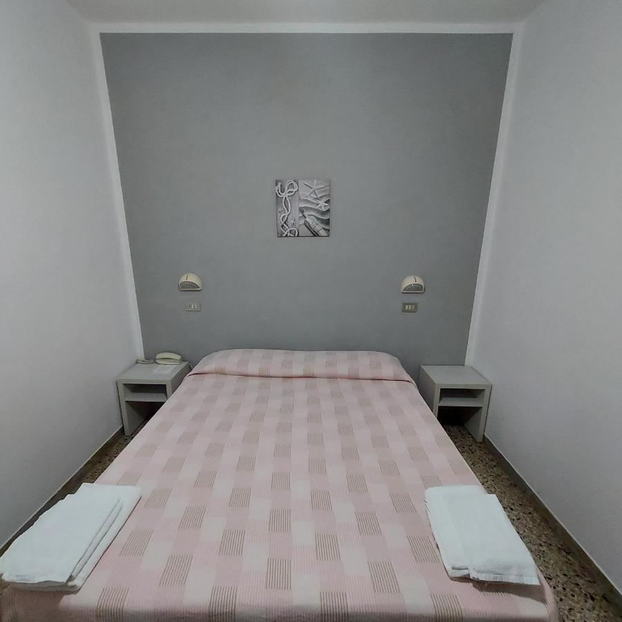 Hotel Villa Alberta B&B Чезенатико Экстерьер фото