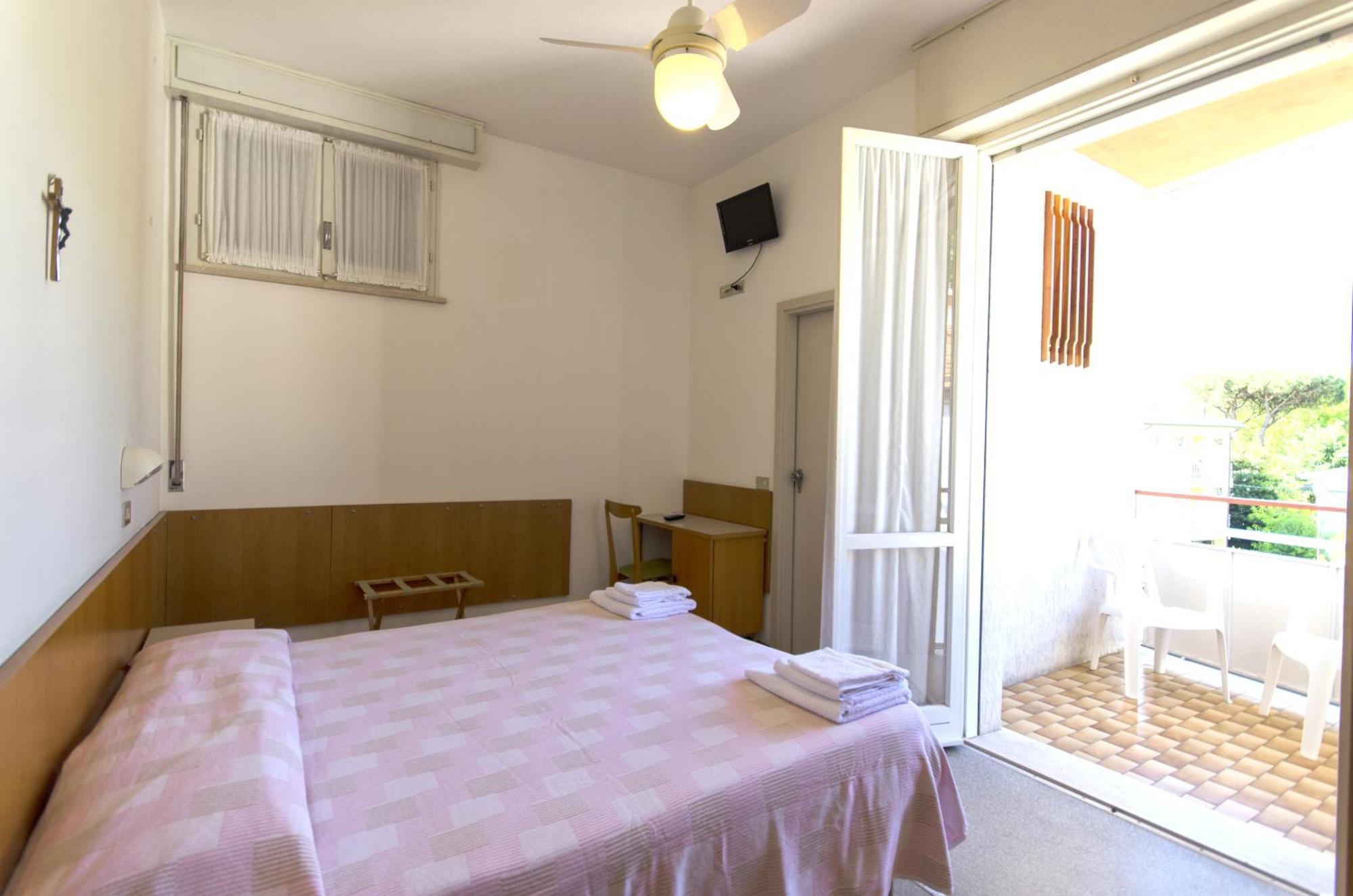 Hotel Villa Alberta B&B Чезенатико Номер фото