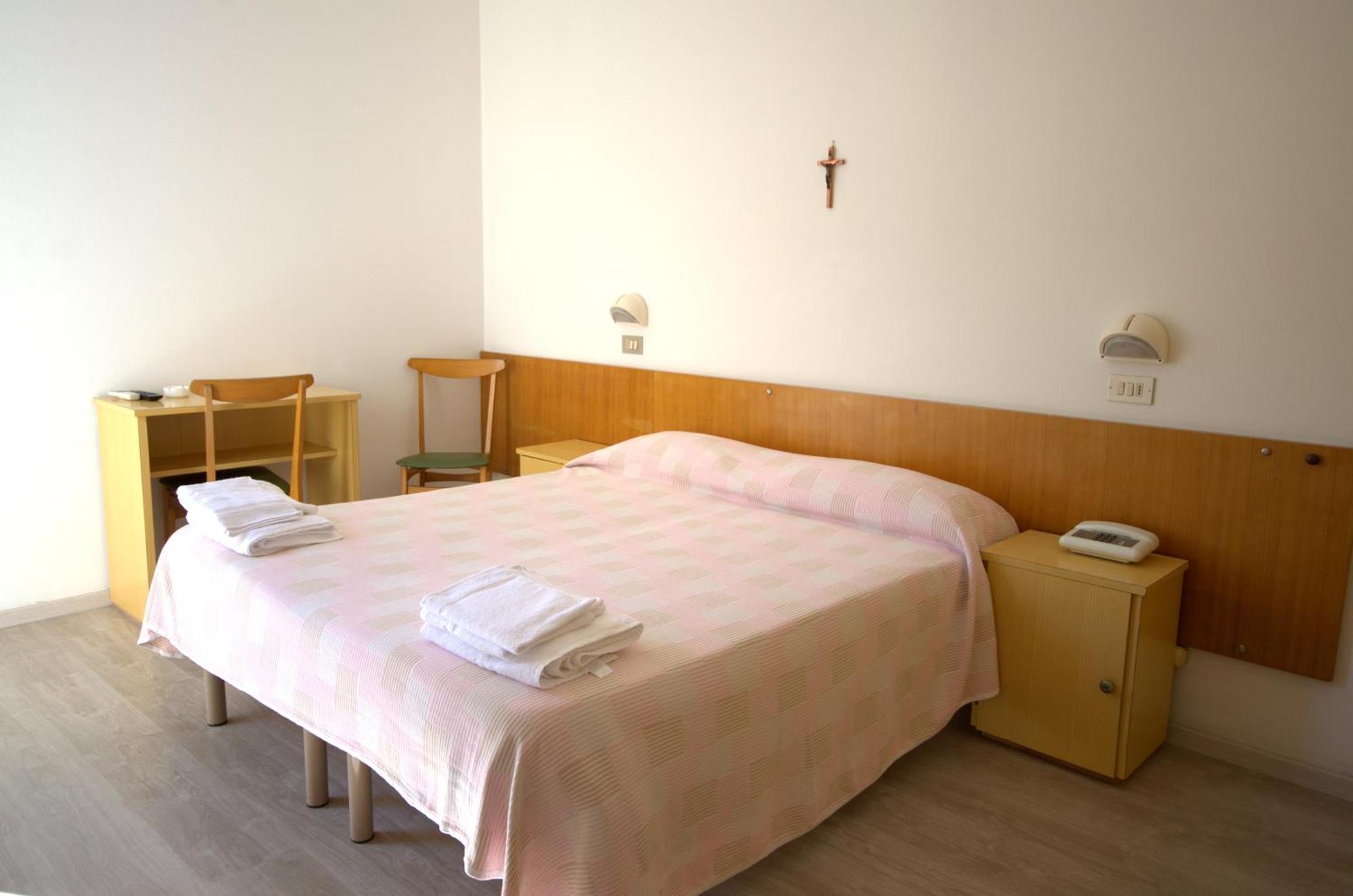 Hotel Villa Alberta B&B Чезенатико Номер фото