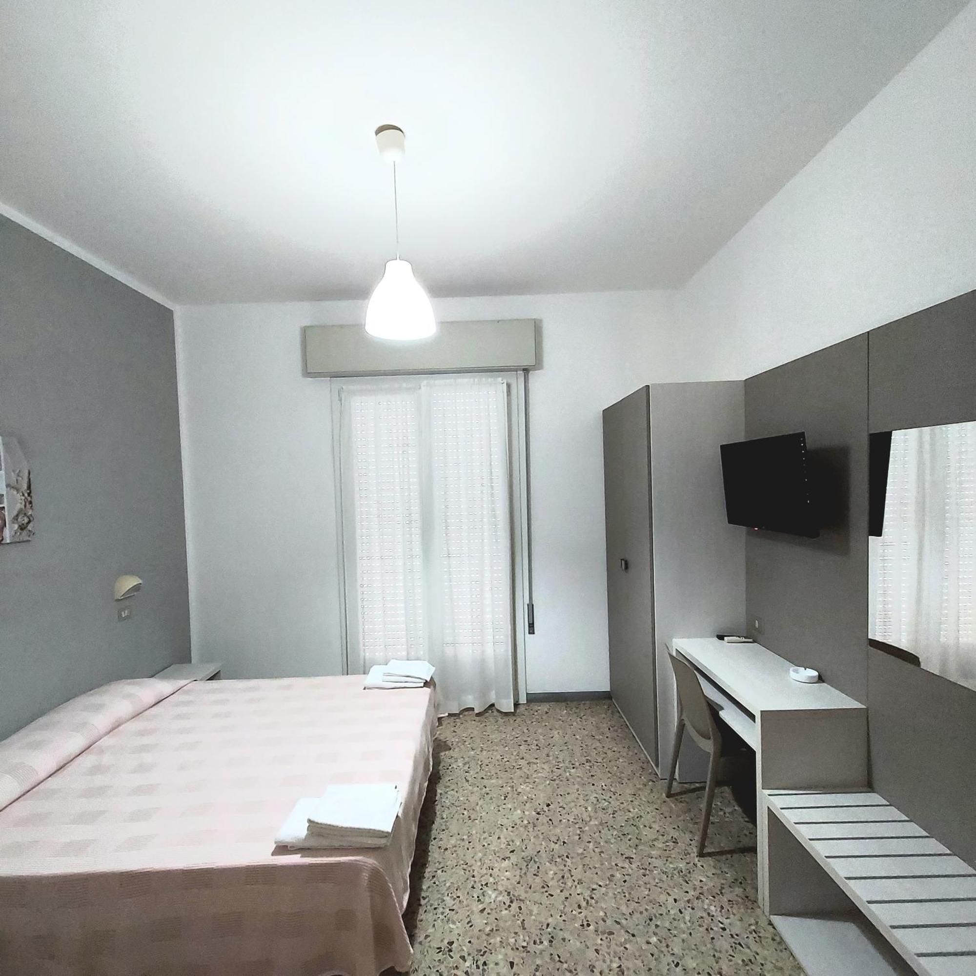 Hotel Villa Alberta B&B Чезенатико Номер фото