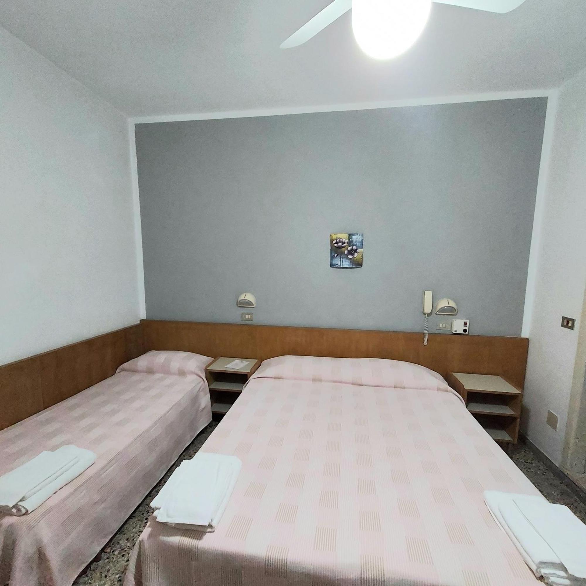 Hotel Villa Alberta B&B Чезенатико Номер фото