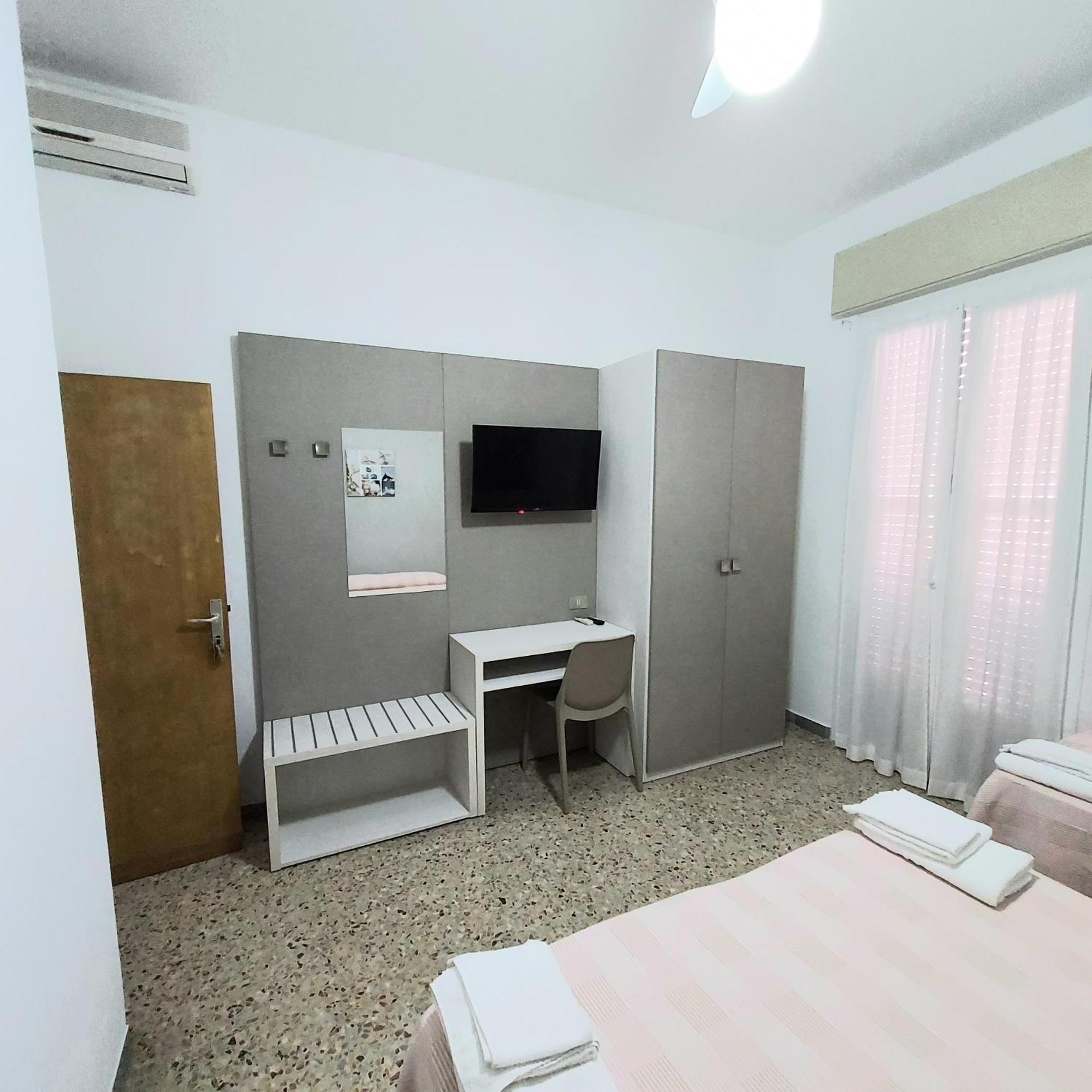 Hotel Villa Alberta B&B Чезенатико Номер фото