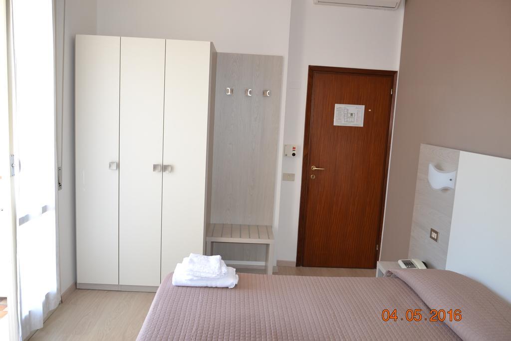 Hotel Villa Alberta B&B Чезенатико Экстерьер фото